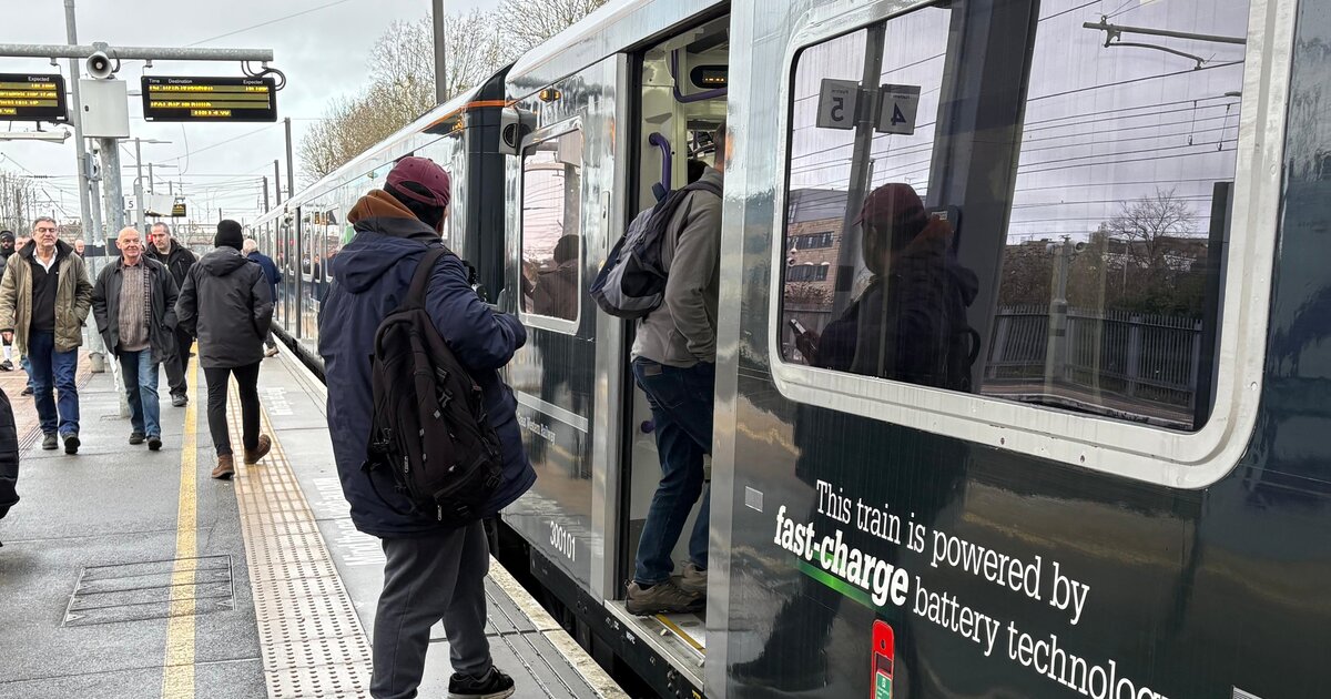 Great Western Railway introduces record-breaking battery train into UK service