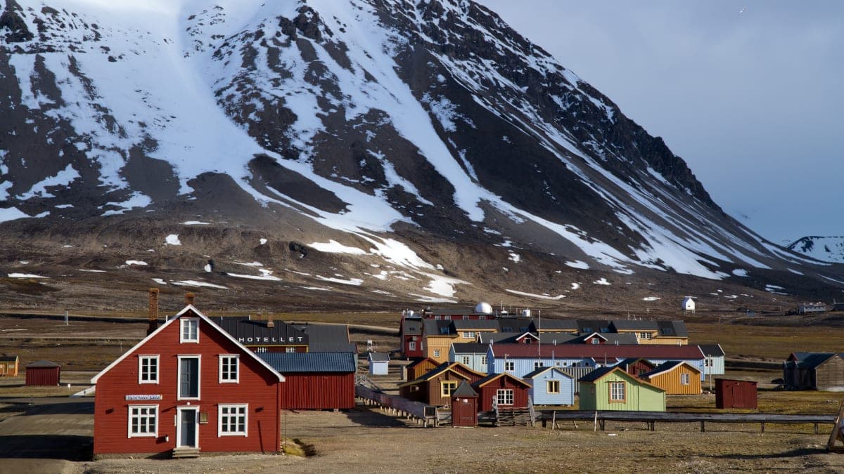Ny-Ålesund dans l'archipel du Svalbard