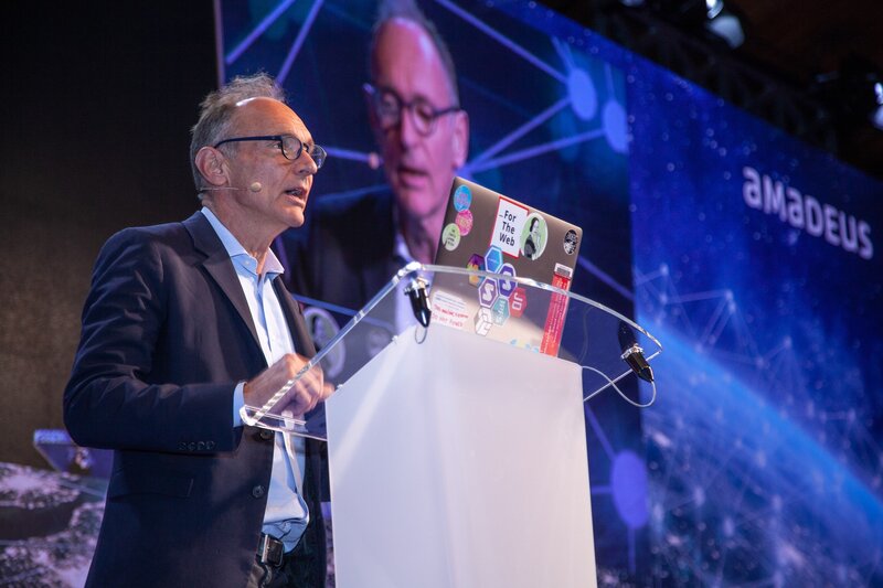 Prepare for a more beneficent de-centralised internet, web inventor tells travel firms